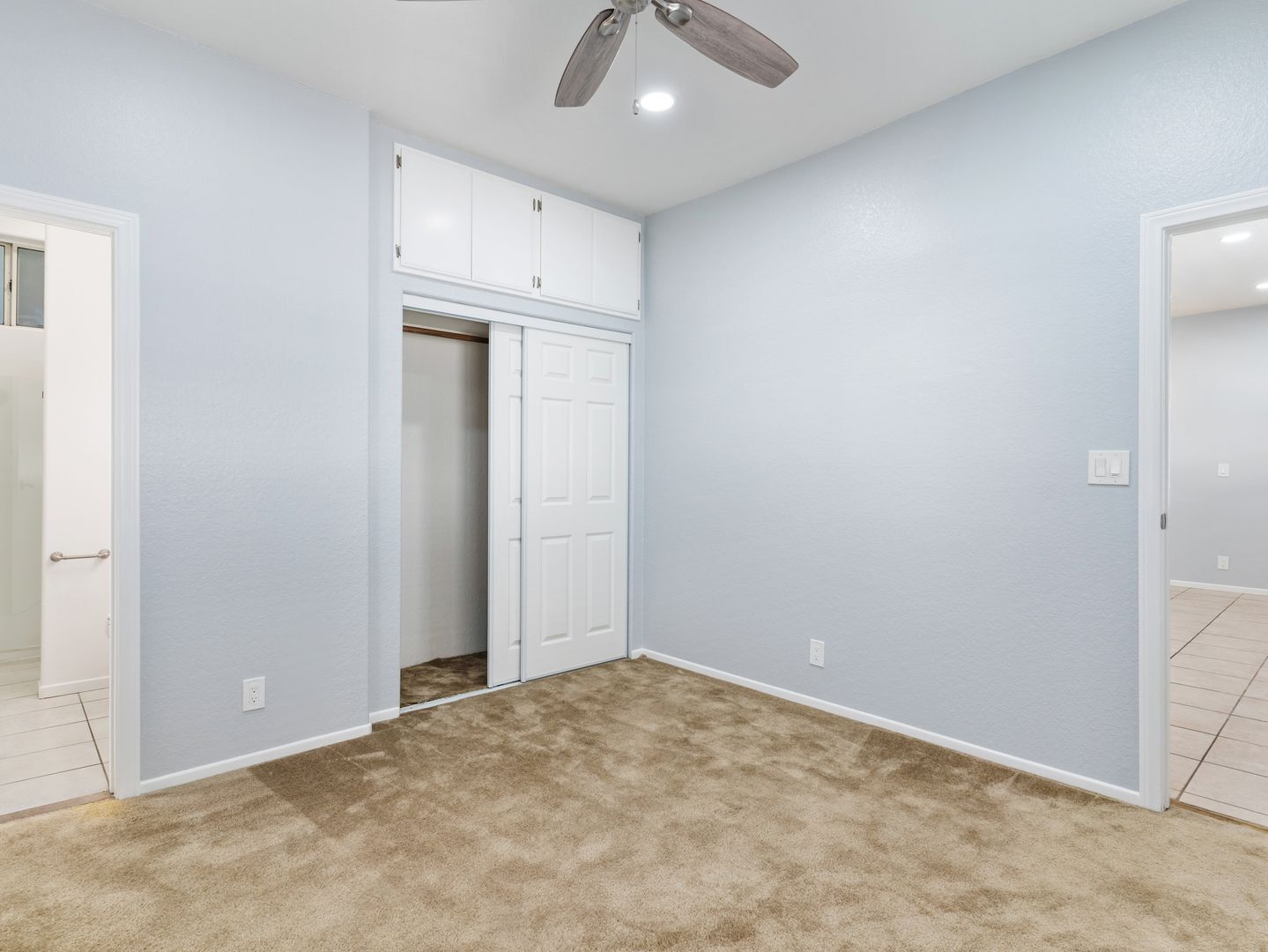 Building Photo - 1116 E 1st St