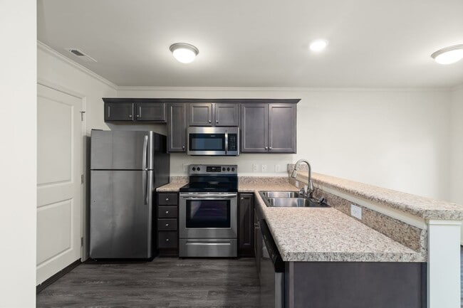 Building Photo - 2 Bed 2.5 Bath Townhome