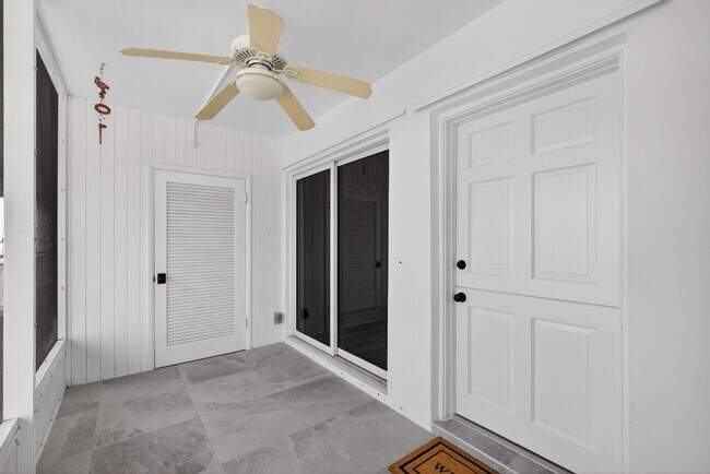 Building Photo - 100 Shore Ct