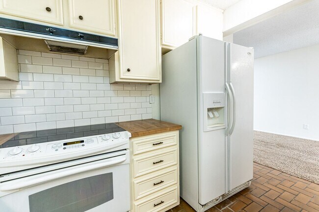 Building Photo - 1/2 Off 1st months rent