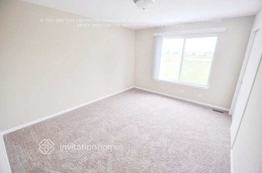 Building Photo - 25420 W Latham Ct