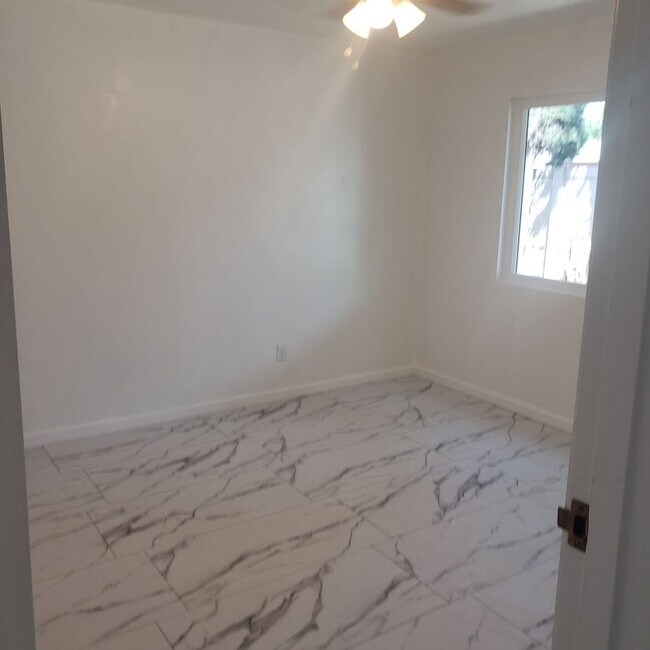 Building Photo - 6363 Carlo Dr