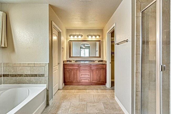 Building Photo - 3873 Loma Brisa Dr