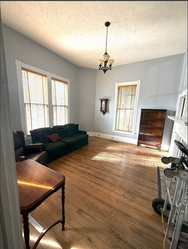 Building Photo - 1119 College St