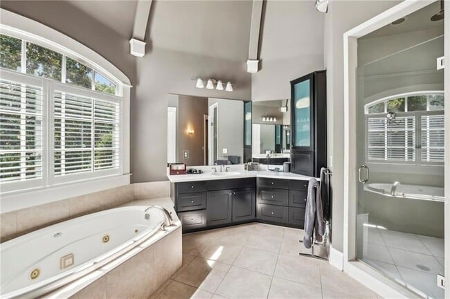 Building Photo - 6285 Aberdeen Dr NE