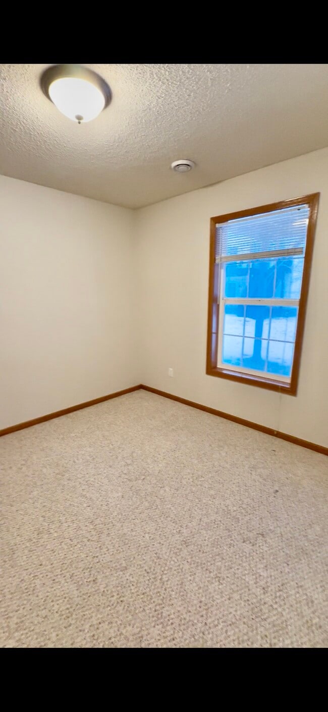 Building Photo - 7354 Windsor Dr N