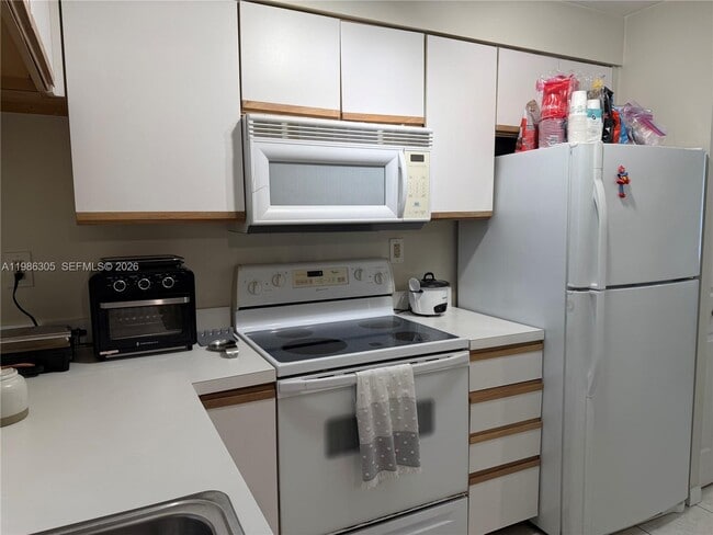 Building Photo - 882 NW 92nd Ave