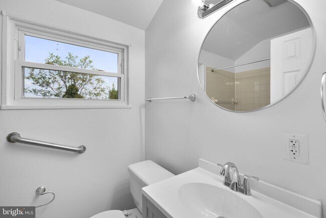 Building Photo - 6212 Carters Ln