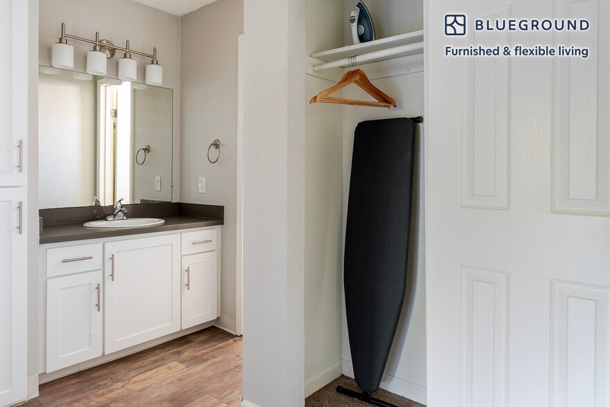 Building Photo - 202 Calvert Dr