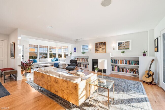 Building Photo - 5 br, 3.5 bath House - 903 Lakeside Avenue...