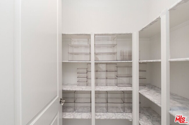 Building Photo - 10922 Mesa Ct