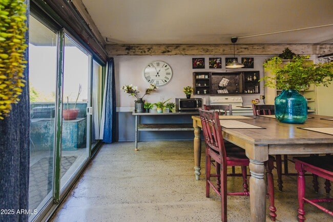 Building Photo - 353 E Thomas Rd