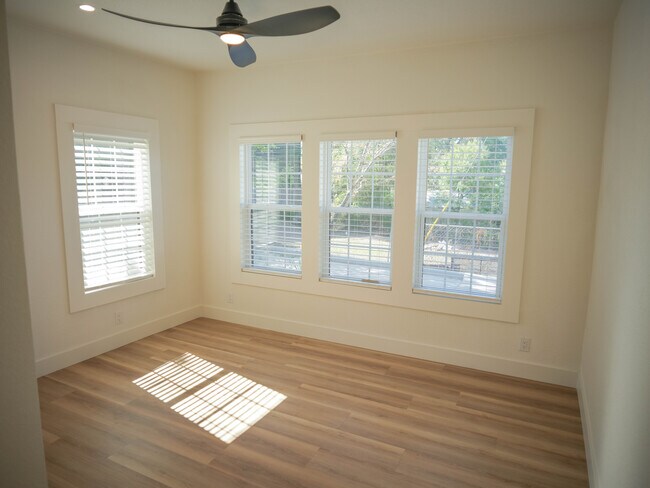 Building Photo - 803 Oakland Ave