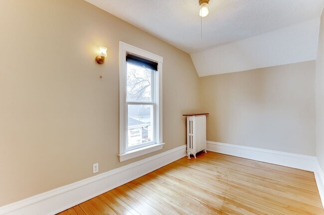 Building Photo - Gorgeous Uptown 4-bed 2-bath Single-Family House w/ Garage + Fenced-In Yard