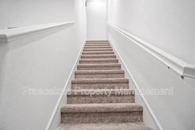 Building Photo - 824 Makani St