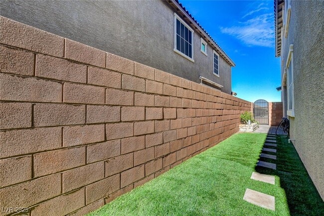 Building Photo - 1360 Cerulean Ave