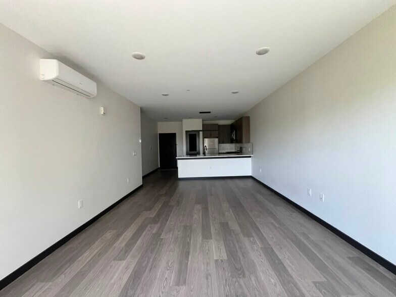 Building Photo - 129 Mallory Ave