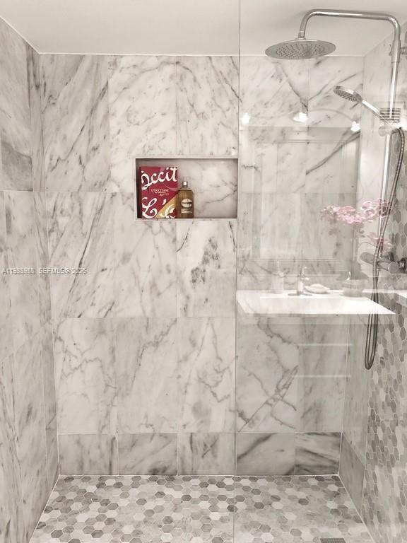 Building Photo - 400 Leslie Dr