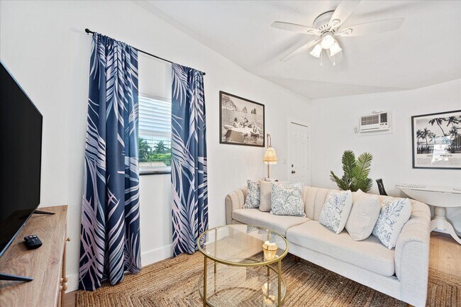 Building Photo - 221 Greymon Dr