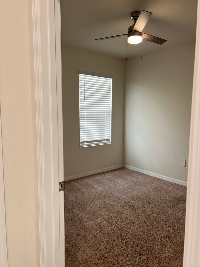 Building Photo - 3833 Golden Oriole Pkwy