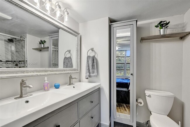 Building Photo - 9451 Live Oak Pl