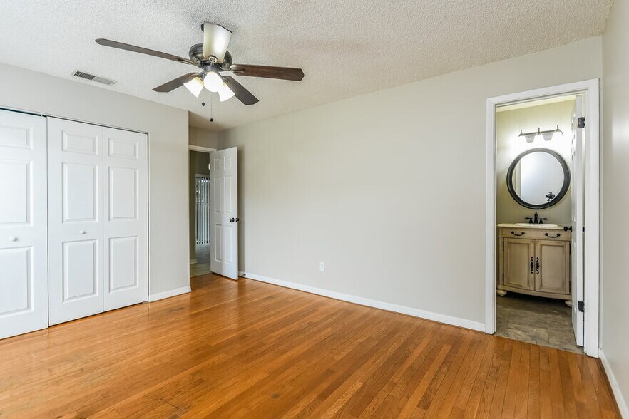 Building Photo - 11389 Darlington Dr