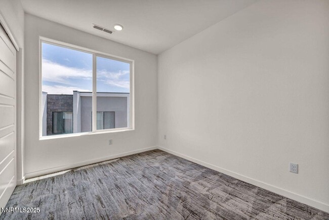 Building Photo - 557 California Ave