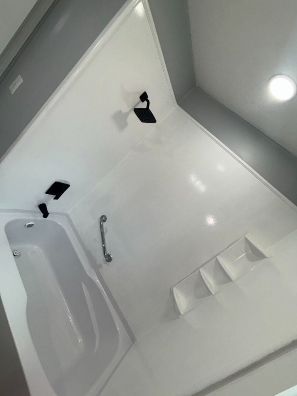 Building Photo - 619 Pinewood Ave