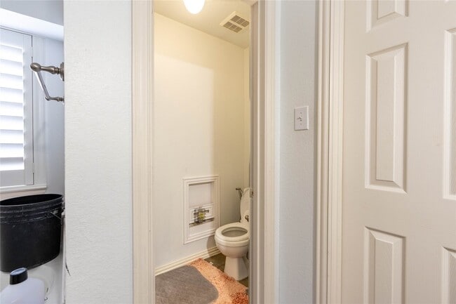 Building Photo - 2324 Crestridge Dr