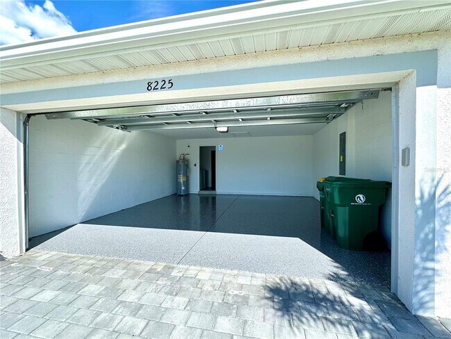 Building Photo - 8225 Shr Lk Dr