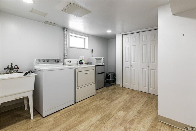 Building Photo - 105 Salem Rd