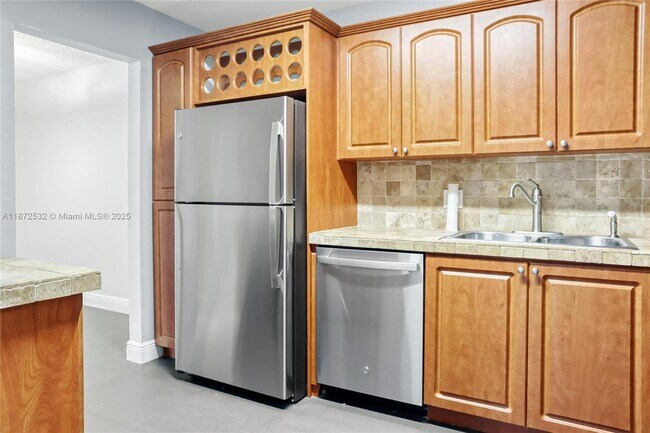Building Photo - 13720 SW 90th Ave