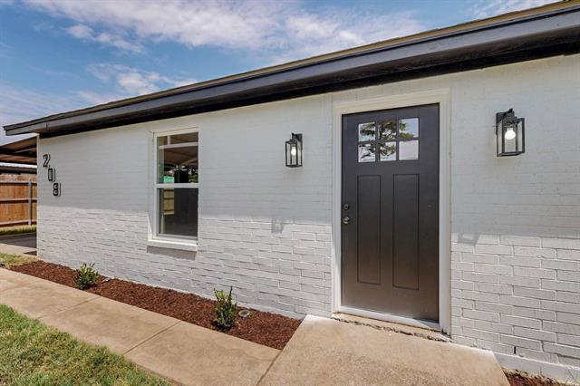 Building Photo - 208 Ponderosa Ln