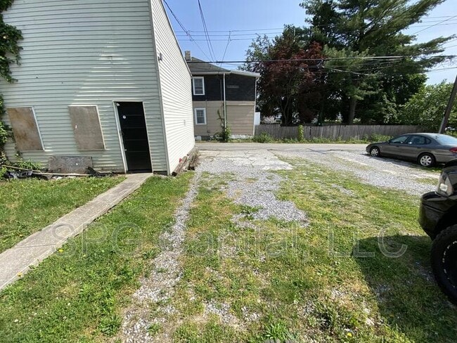 Building Photo - 304 W Cottage Pl