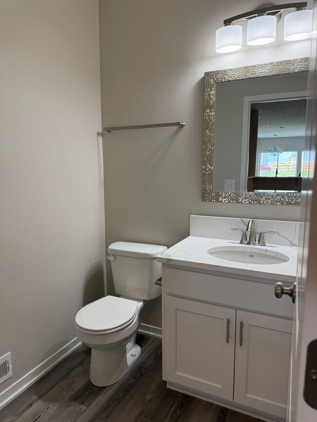 Building Photo - Brand New 2 bed/2.5 bathroom townhome in S...