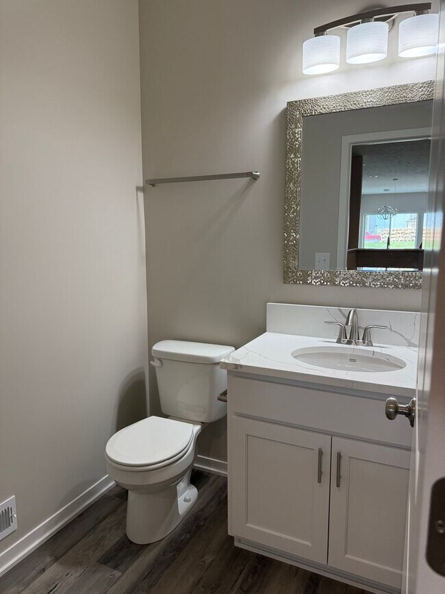 Building Photo - zero entry ranch townhome with 2 stall garage.  Spacious 2 bedroom/2.5 bath