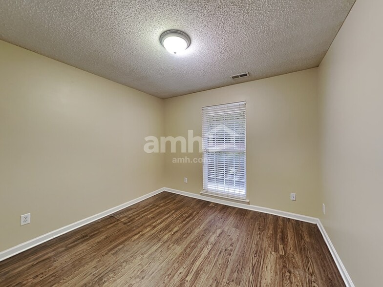 Building Photo - 5405 Orchard Pond Dr