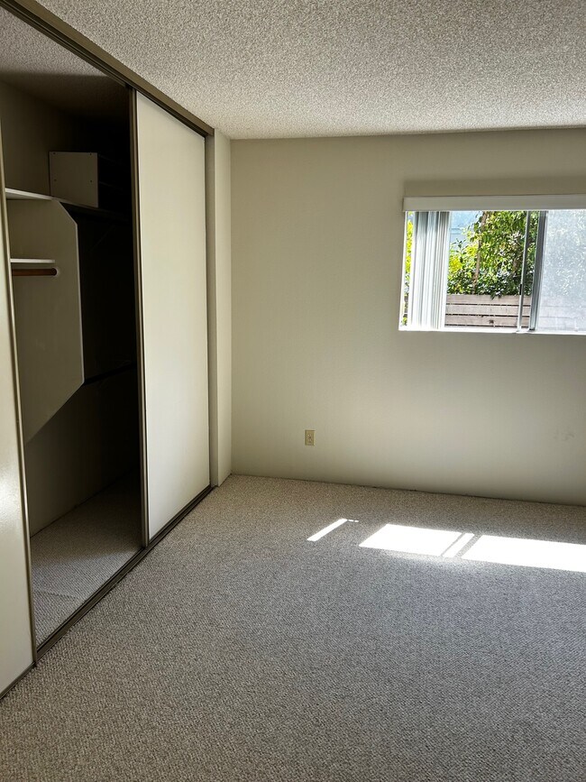 Building Photo - 1945 Corinth Ave