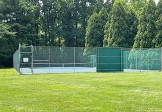 Building Photo - Beautiful 2BR 2BA top floor condo located ...