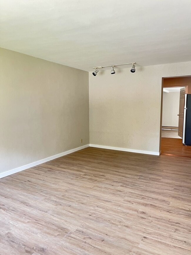 Building Photo - **Move-In Special: $600 in Savings** Charm...