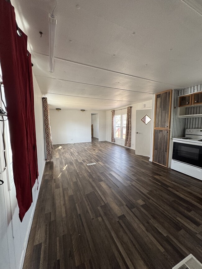 Building Photo - 514 E St