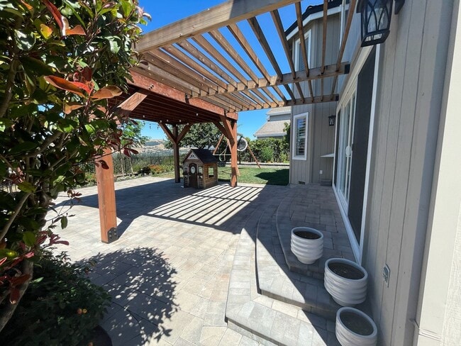 Building Photo - $6,950 - Canyon Lakes Luxury 4BR – Designer Upgrades, Wine Bar & Best Views in San Ramon