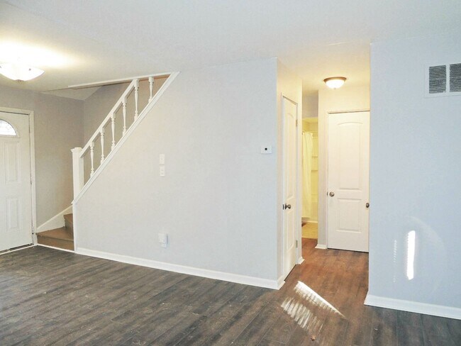 Building Photo - 4 Bed - 2 Full Bath Bungalow for Rent in Willowick!