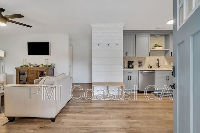 Building Photo - 302 Manden Rd