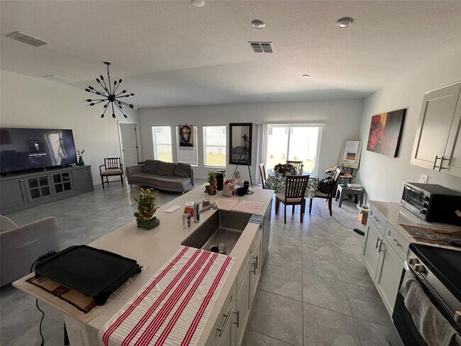 Building Photo - 1406 Deepwater Cir