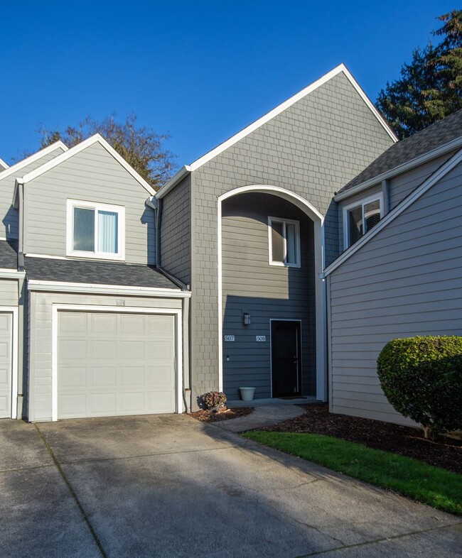 Building Photo - *** Desired Lake Oswego 3 bedroom Condo Av...