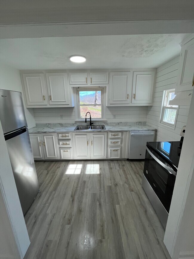 Building Photo - 125 Strawberry Ln