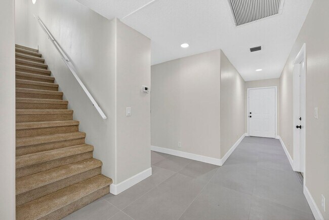 Building Photo - 1135 Staghorn St