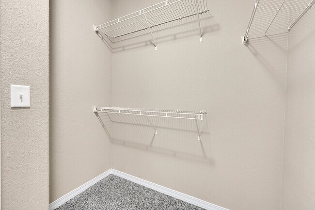 Building Photo - $2,940.95, $300.00 off the first month's rent, 6 Bedrooms, 3 Bathrooms, Single Family Home in Col...