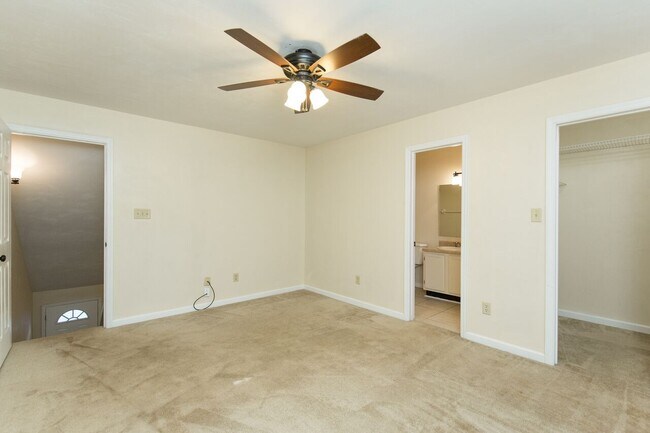 Building Photo - 105 Whetherbine Way W
